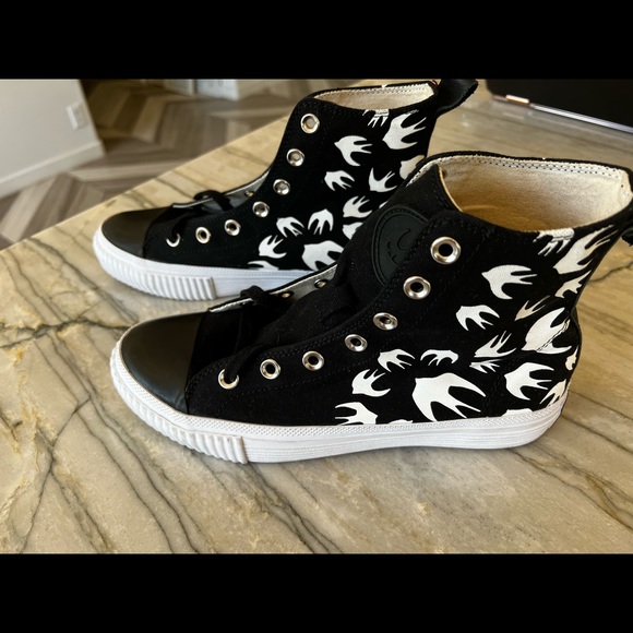 McQueen Hi Top Sneakers Black White Sparrows Brand New - Picture 4 of 11